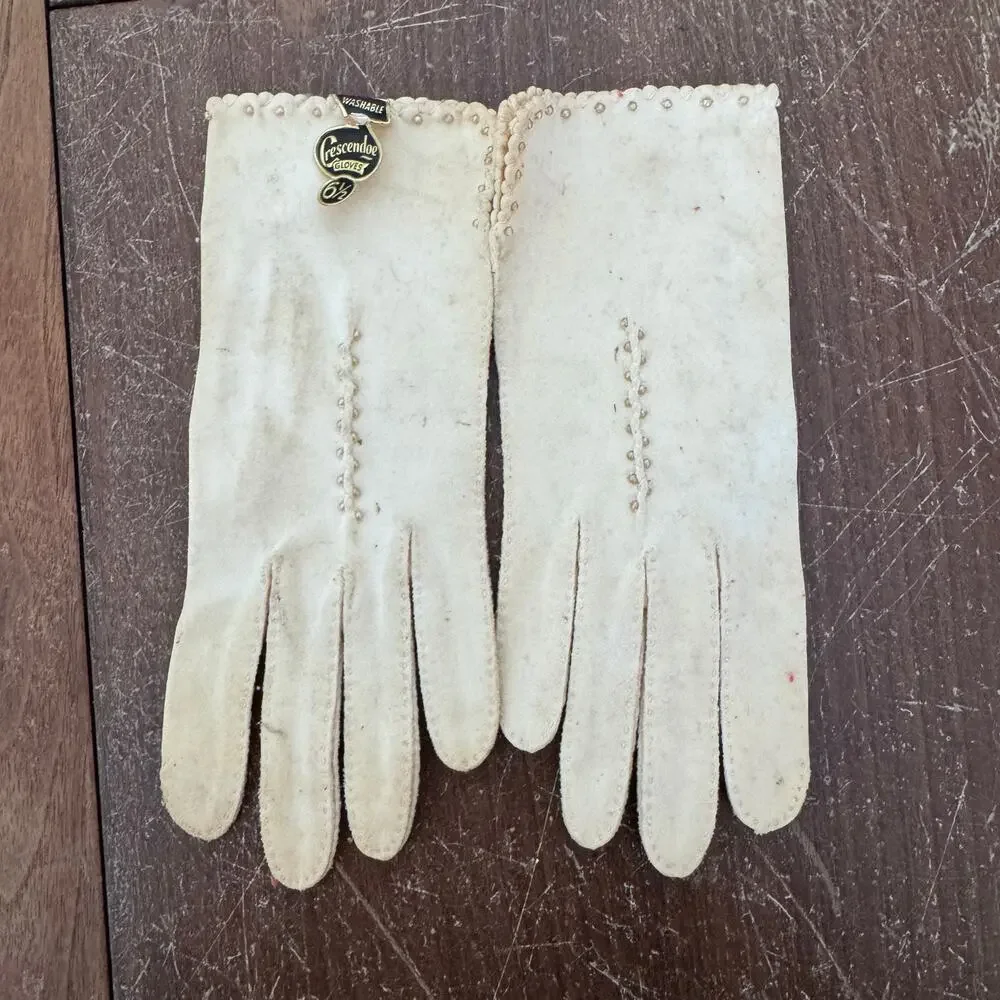 Cresendoe Gloves Ivory Color Faux Pearl Accent‎ Size 6 1/2 with tags